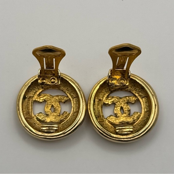 Authentic Chanel Vintage CC Starburst Round  Clip On Earrings - Picture 3 of 7